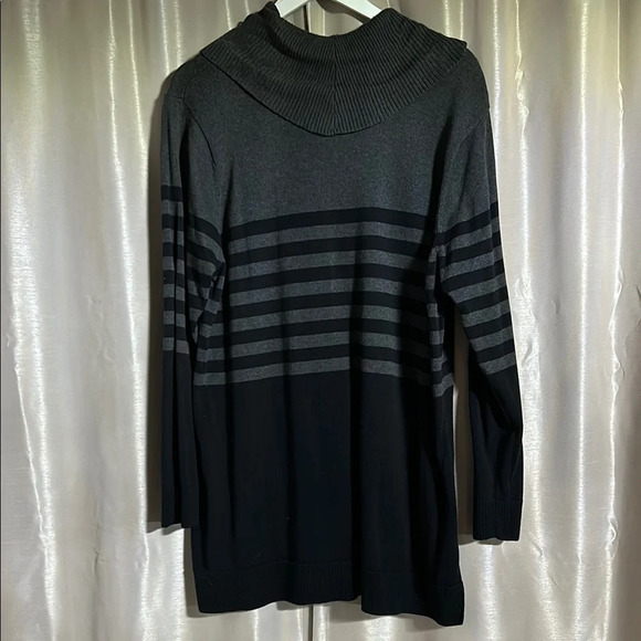 JEANNE PIERRE Black and Gray Cowl Neck Sweaters - Picture 7 of 7